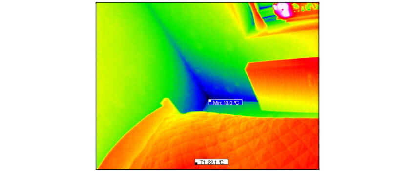 Thermografieaufnahme im Bereich einer Wärmebrücke - I-O-K